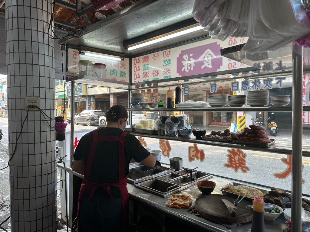 食祿火雞肉飯料理台