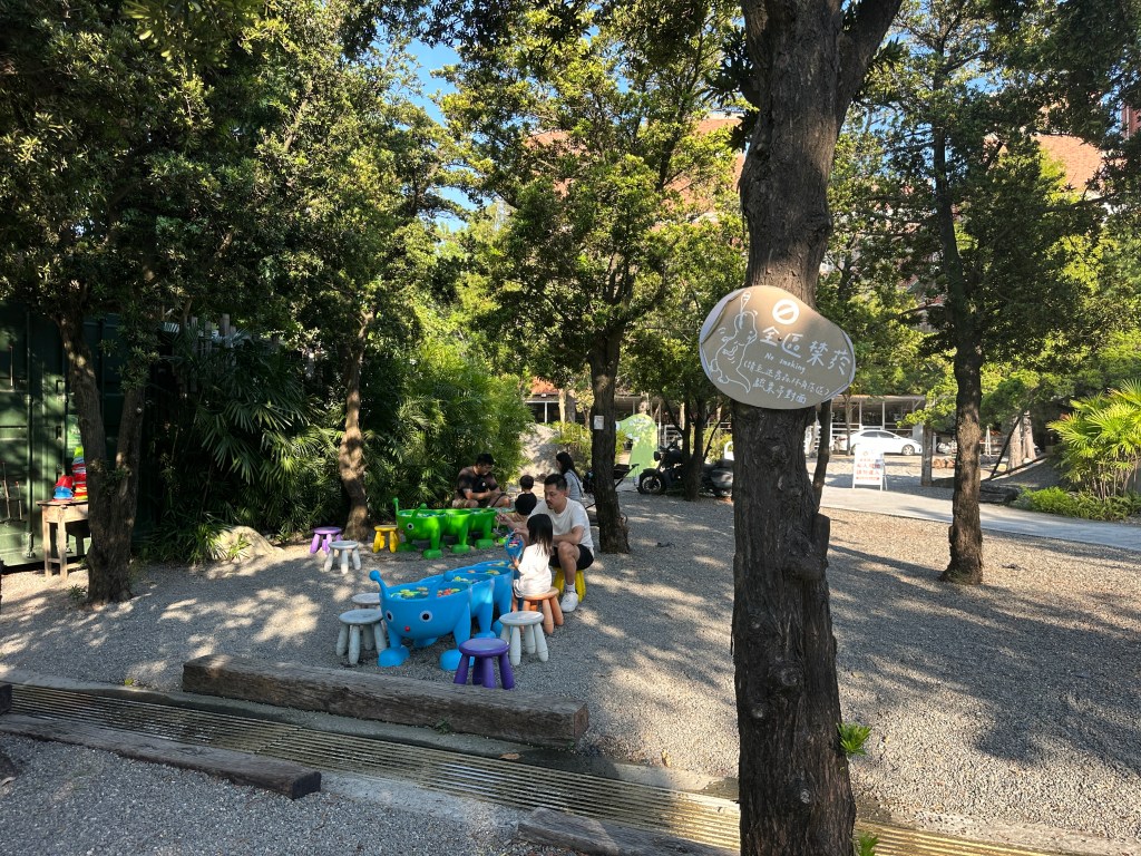可愛藍色釣魚池
